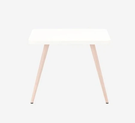 Stolik 550x550 mm na nogach z naturalnego drewna bukowego